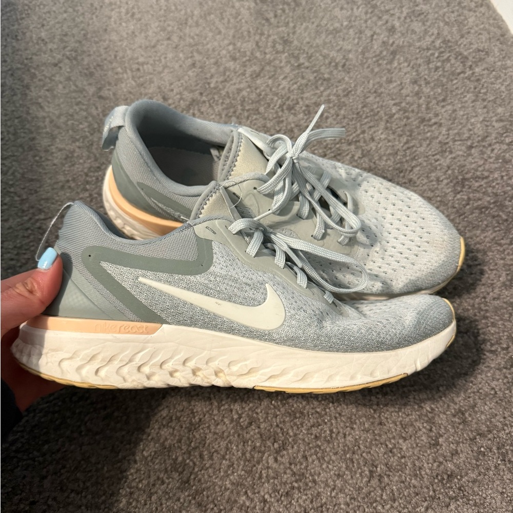 Nike Light Gray Running Shoes